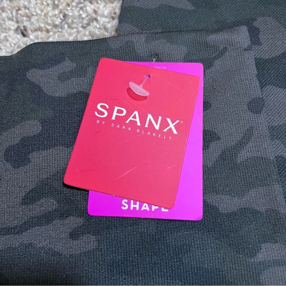 Spanx Black Camo Leggings Size Small NWT - Picture 2 of 10